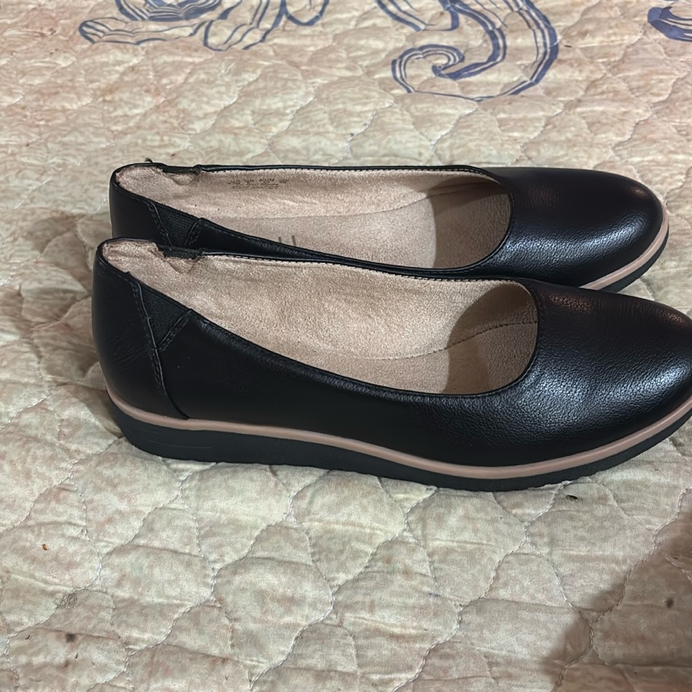 Black leather shoe size 8 1/2 ladies by soul